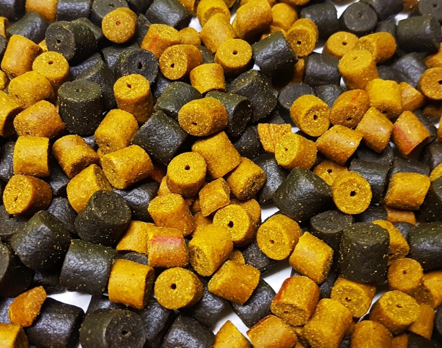 GENESIS CARP Pellet Halibut-Ananas 10mm 1kg