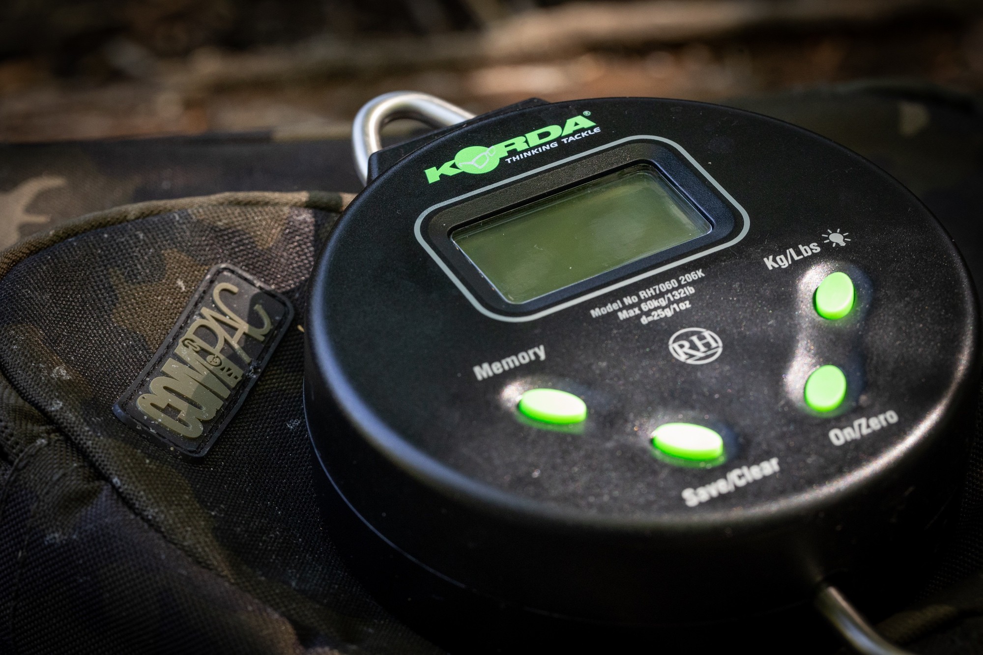 KORDA-Compac-Digital-Scales-Pouch-Dark-Kamo-KLUG119-1