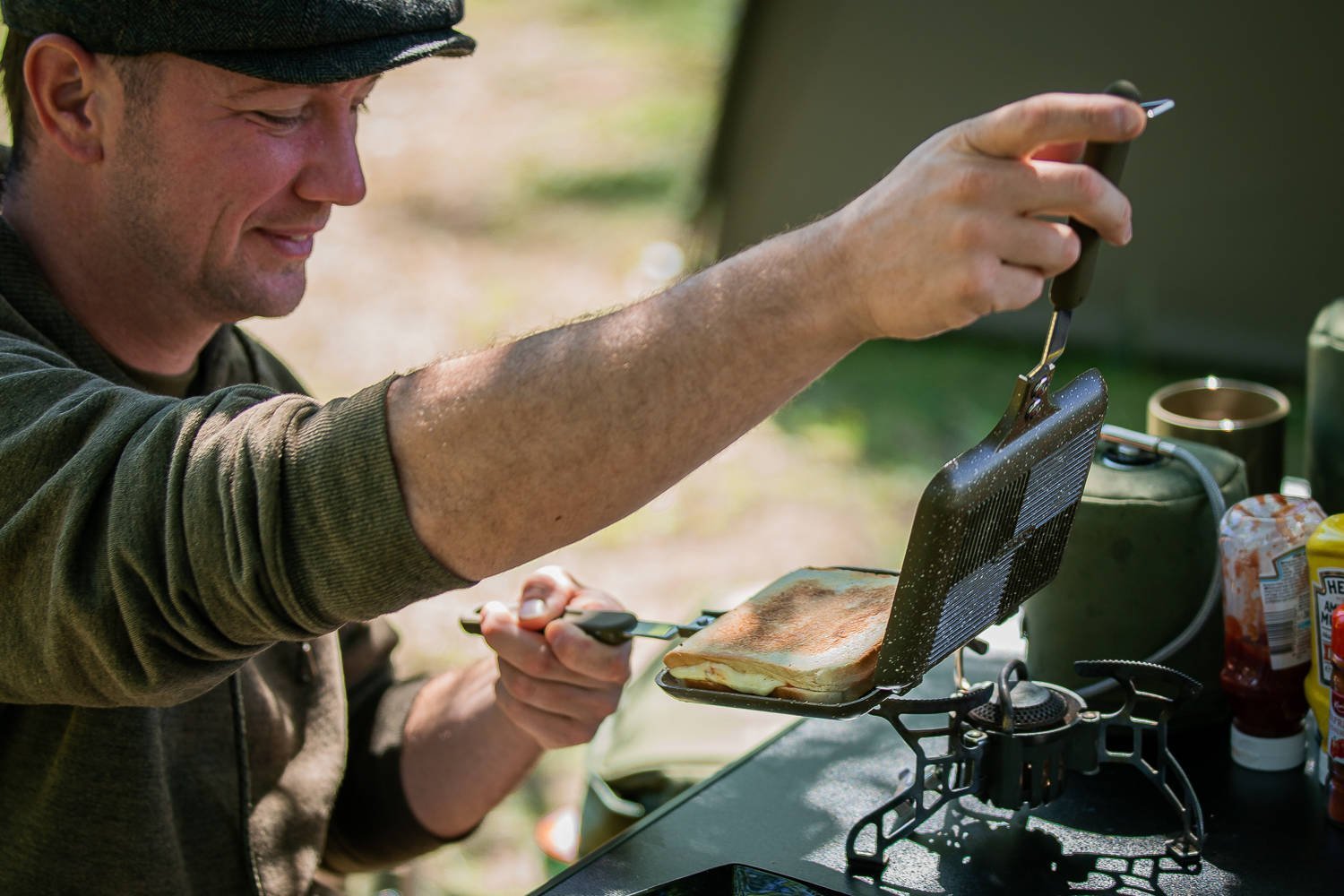 Trakker-Armolife-Marble-Sandwich-Toaster-4