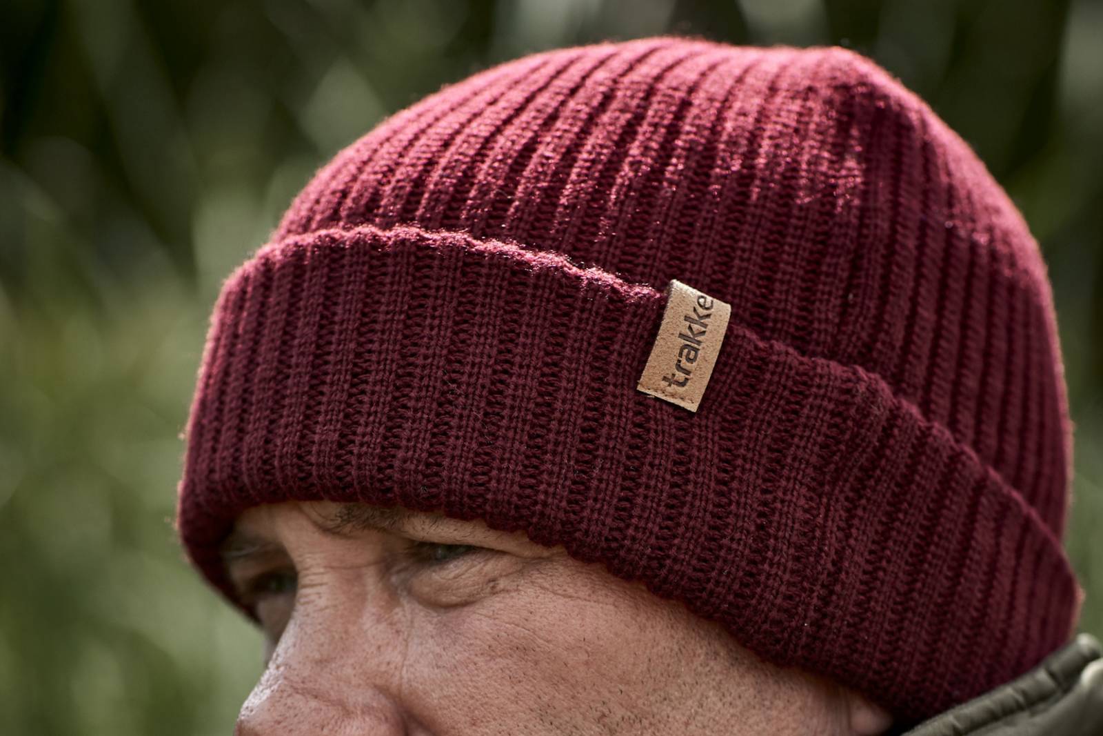 Trakker-Plum-Beanie-Czapka-1