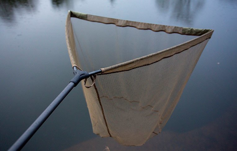 Trakker-Sanctuary-T3-Landing-Net-Podbierak-karpiowy-3