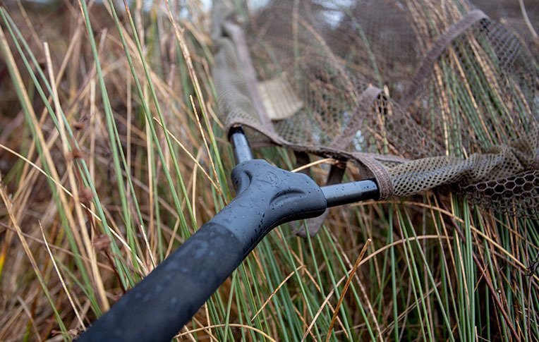 Trakker-Sanctuary-T8-Landing-Net-Podbierak-karpiowy-1